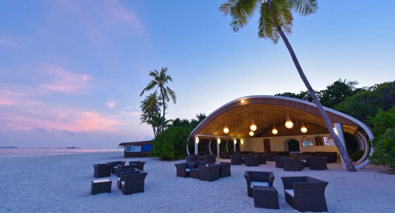 Quầy bar nhìn ra không gian biển | Dreamland Resort