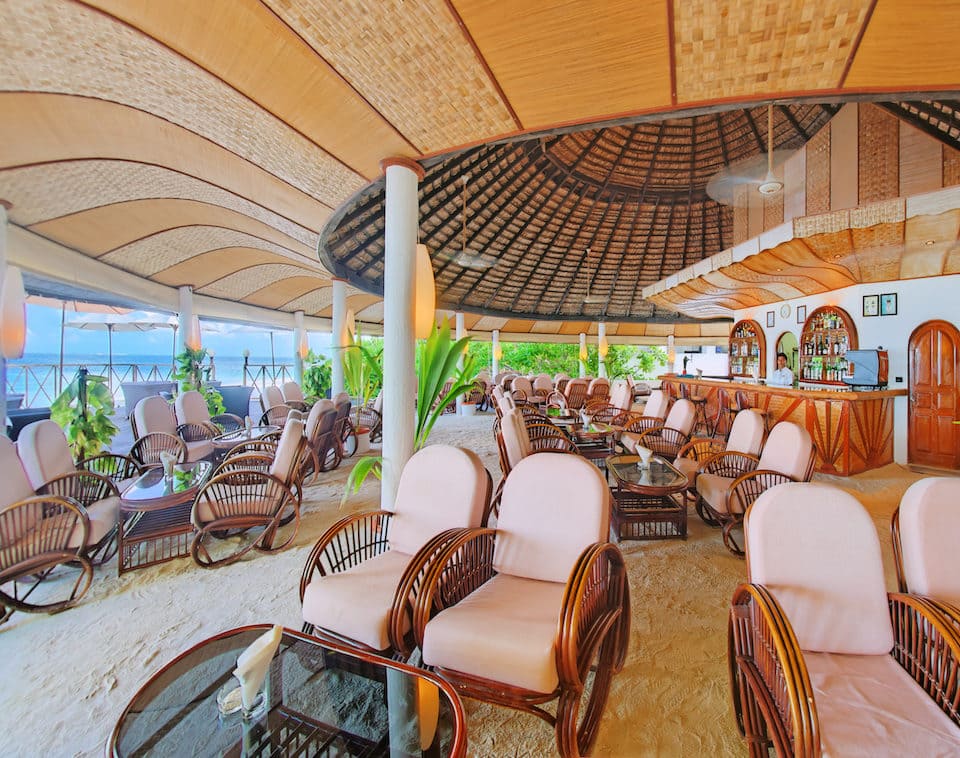 Quán rượu ngoài biển | Angaga Island Resort & Spa
