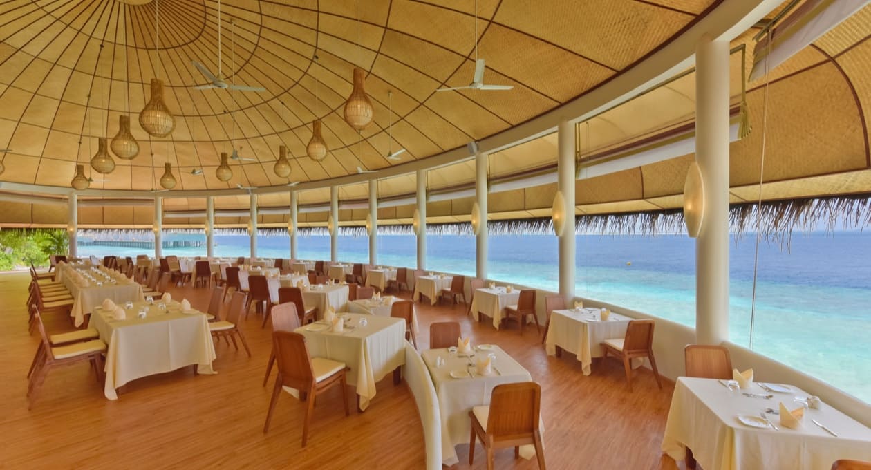 Nhà hàng nhìn ra không gian biển | Dreamland Resort