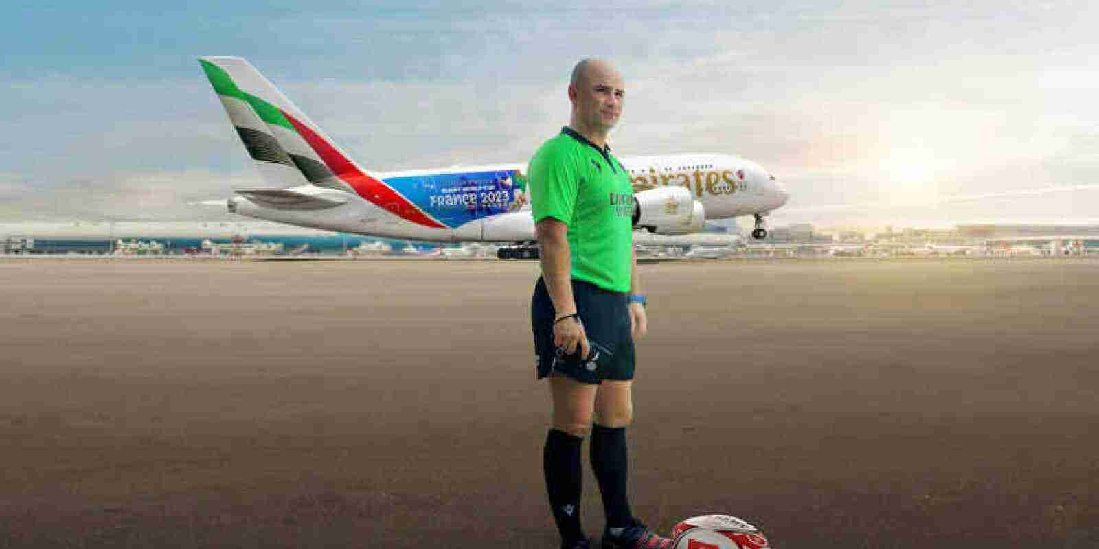 Emirates chào đón sự phấn khích của World Cup bóng bầu dục 2023 với trọng tài nổi tiếng Jaco Peyper